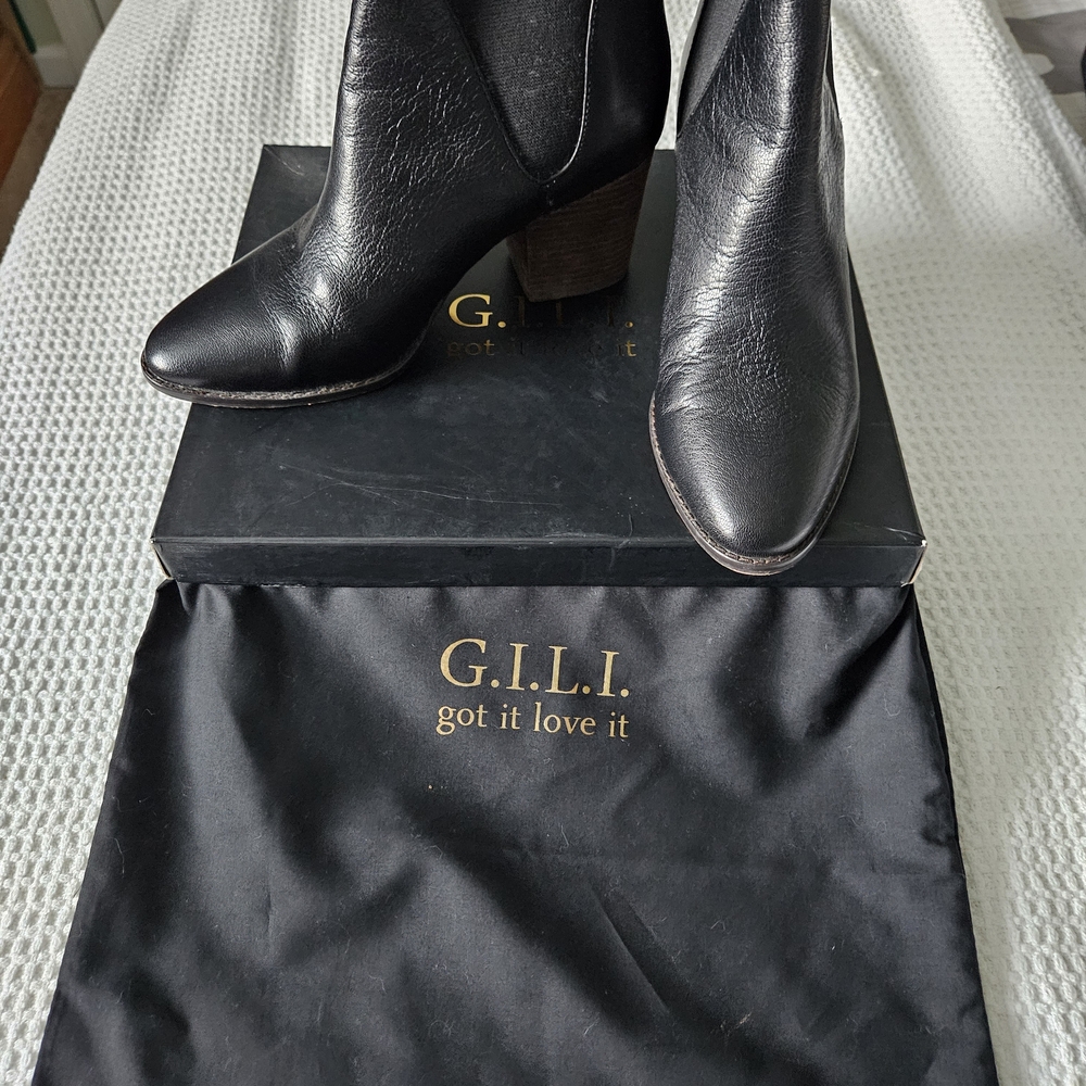 G.I.L.I. Black Ankle Boots Timeless Design